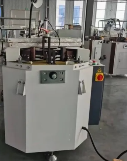 100 mm klinge slaglængde × 3500 mm rammekapacitet Kraftig enkelthoved aluminium vinduesdør hjørne crimpemaskine