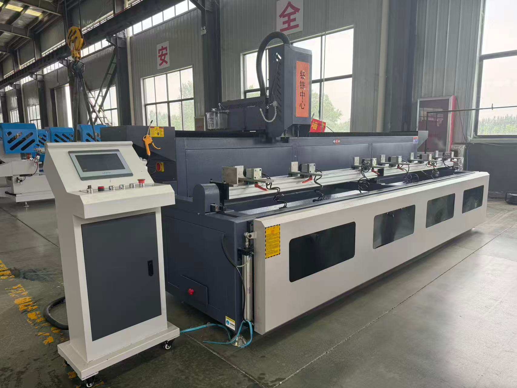 4000 CNC bore- og fræsemaskine