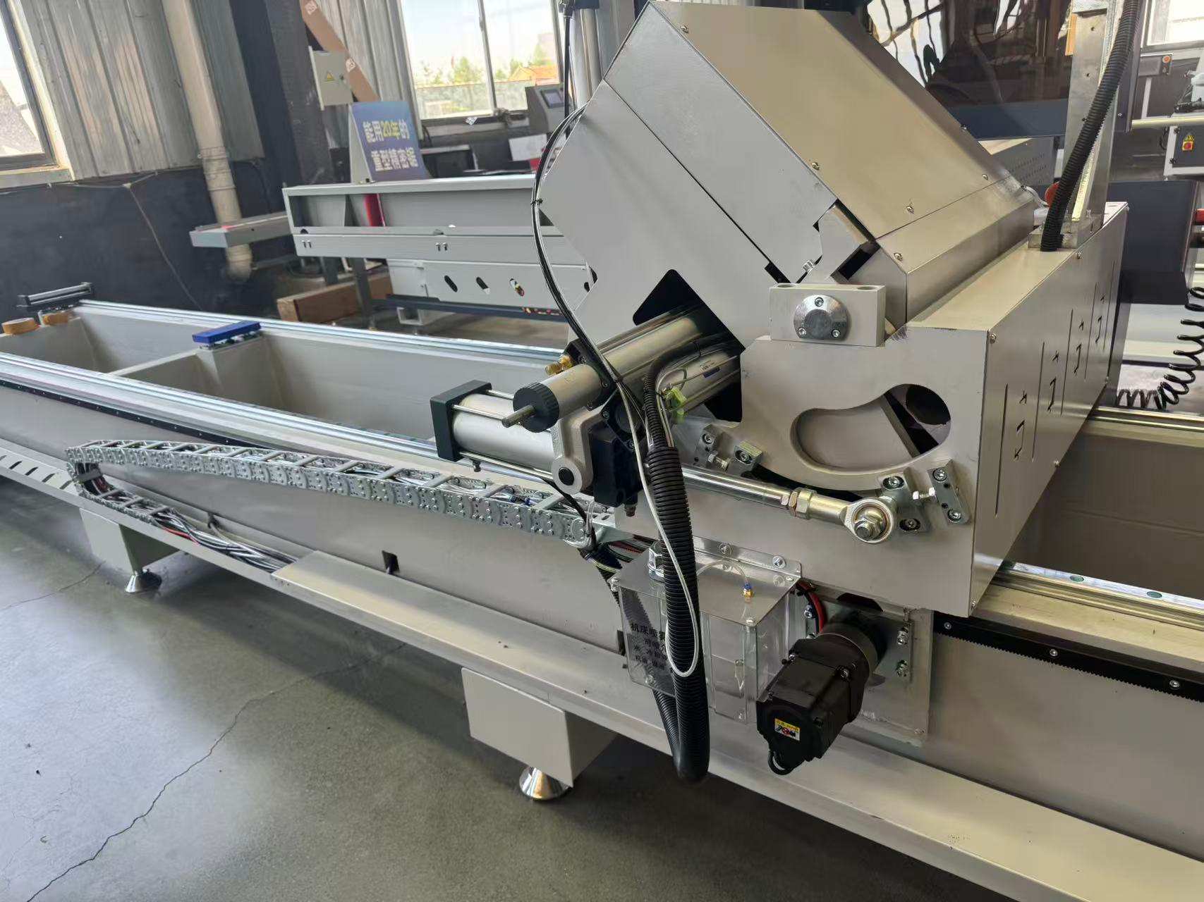 550 CNC Ekstern Pivot Præcisionsgeringssav, 45°/90