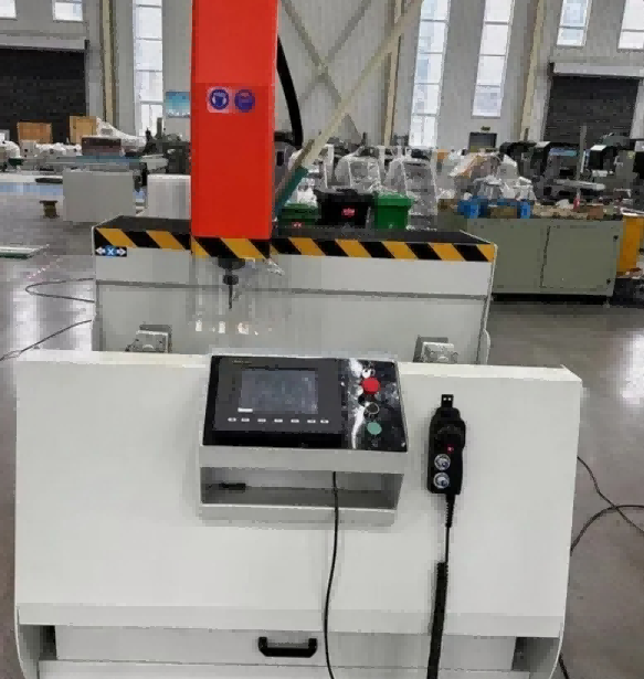 800 mm 3-akset CNC-bearbejdningscenter med høj stivhed | Specialbygget til industrielle aluminiumsekstruderinger