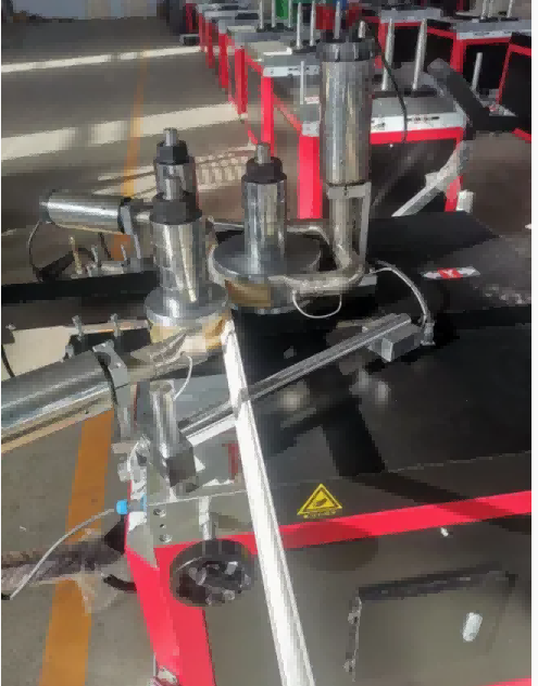 CNC bukkemaskine til vindues-/dørprofiler i aluminium og PVC