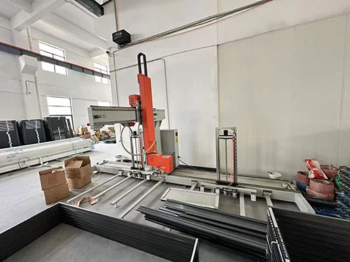 Cnc Glass Window Sealant Spreading Machinery
